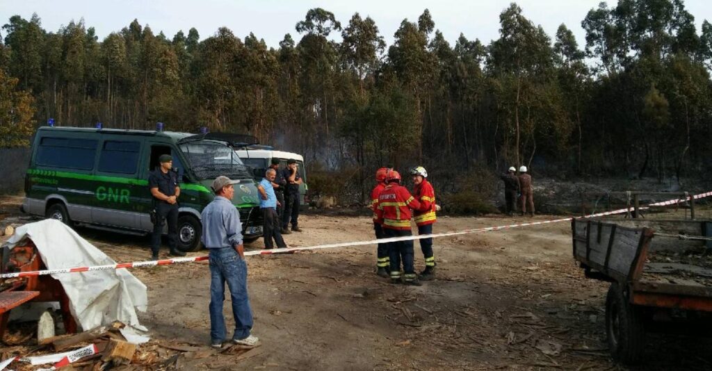 Homem morre carbonizado em incêndio 1 20170930 173935 1