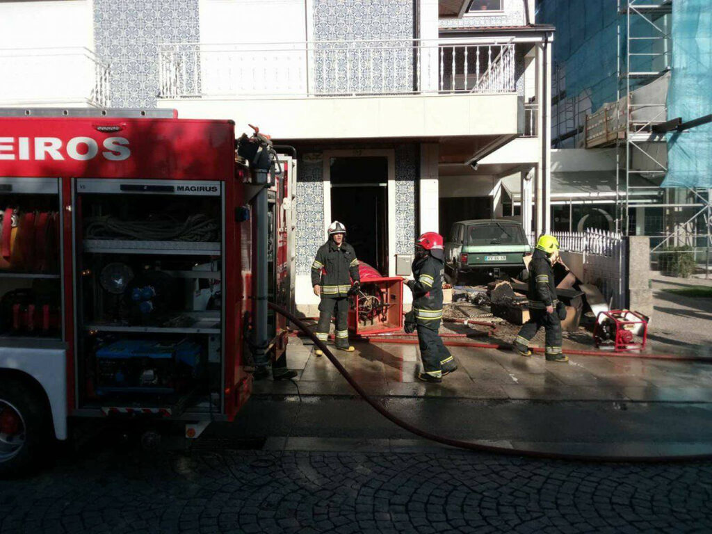 Incêndio danifica loja 1 incendio paredes1 1