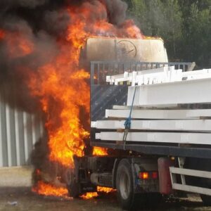 Incêndio consome cabine de camião 2 1