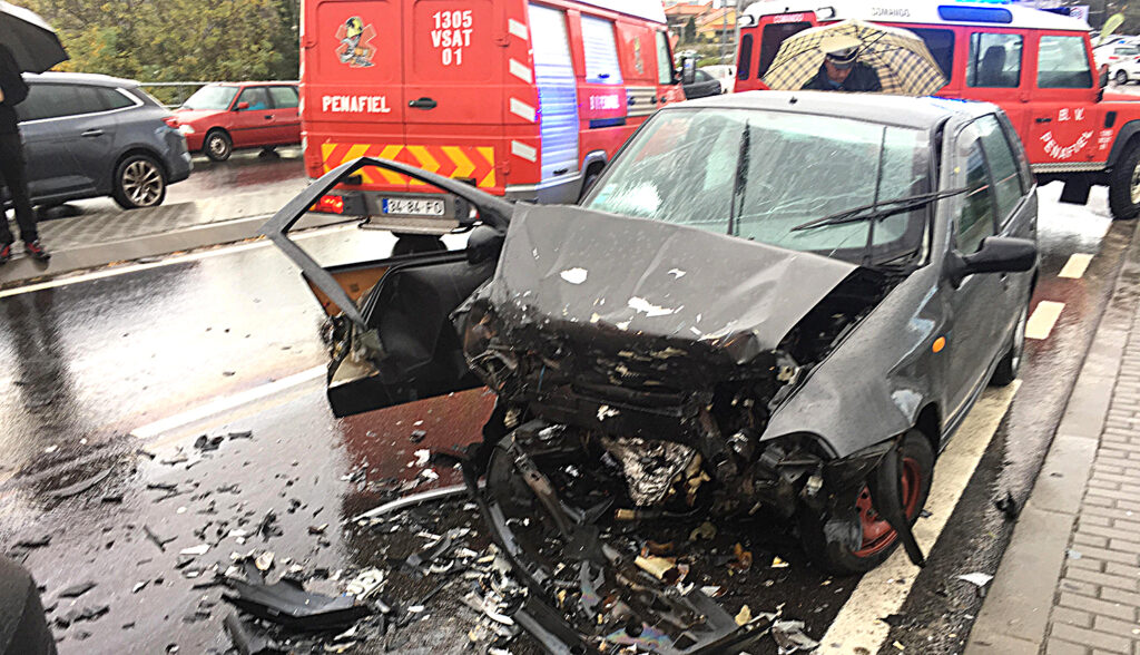 Três feridos em violenta colisão 1 Acidente em Penafiel 1