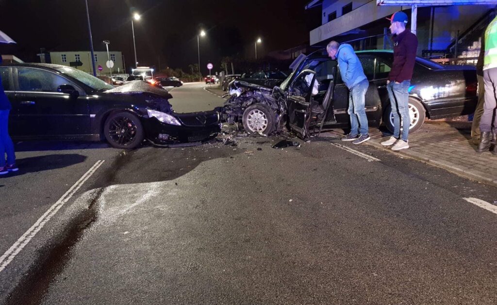 Choque frontal entre dois carros causa dois feridos 1 unnamed 1
