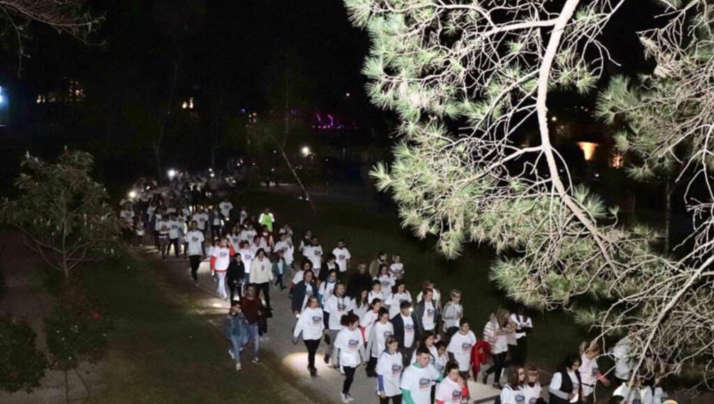 Adesão em massa a eco-caminhada às escuras 1 sem2234 1