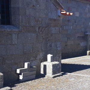 cruz destruida