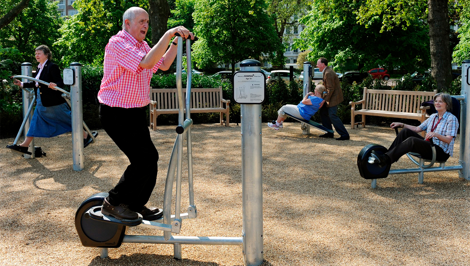 parque maquinas idosos exercicio atividade 1