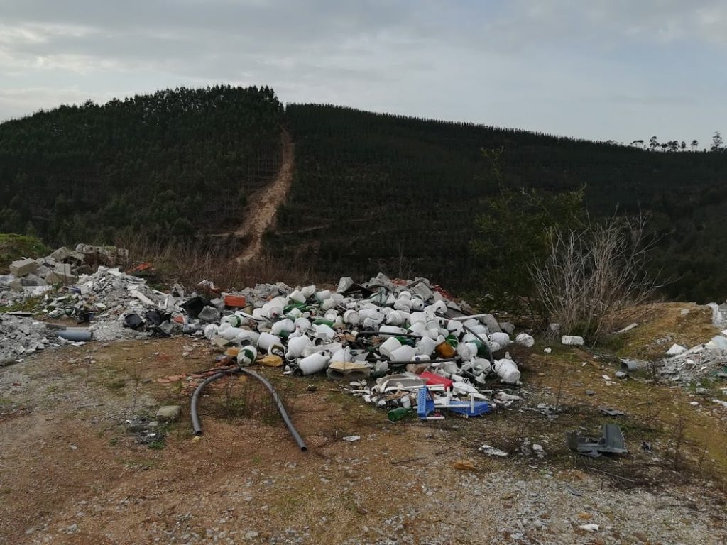 Governo questionado sobre lixeiras ilegais de Baltar