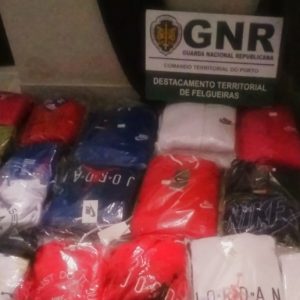 GNR apreende 247 artigos de vestuário contrafeitos de várias marcas conhecidas