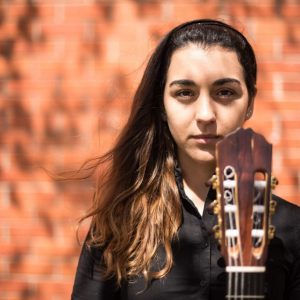 Maria Beatriz Oliveira, guitarrista