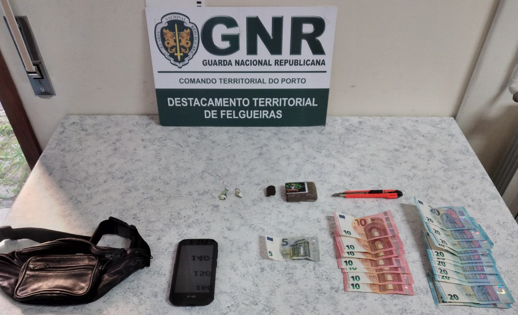 Traficante de canábis e cocaína surpreendido durante ação de fiscalização rodoviária