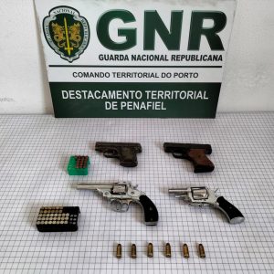 Septuagenário detido após ameaçar familiares com armas de fogo ilegais