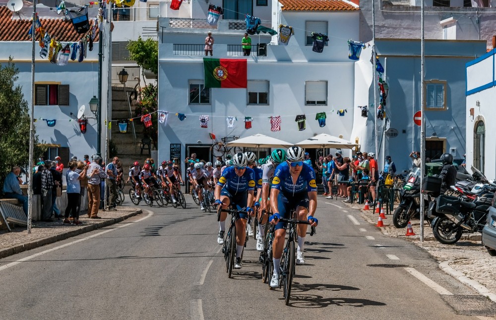 Volta ao Algarve com seis ciclistas da região