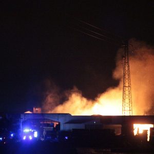 fábrica madeira incêndio
