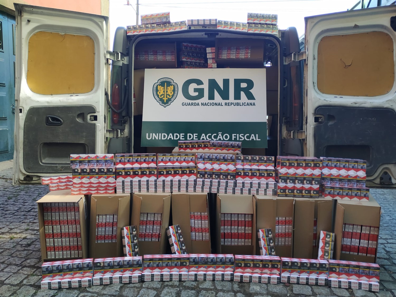 GNR apreende mais de 3,7 milhões de cigarros em Paredes