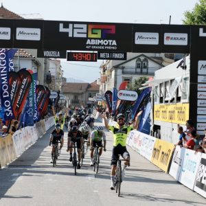 Mais um ciclista da região retirado da Volta a Portugal