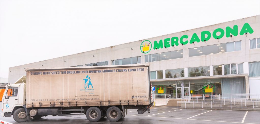 Camiao Banco Alimentar Contra a Fome no BL da Povoa de Varzim