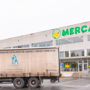Camiao Banco Alimentar Contra a Fome no BL da Povoa de Varzim