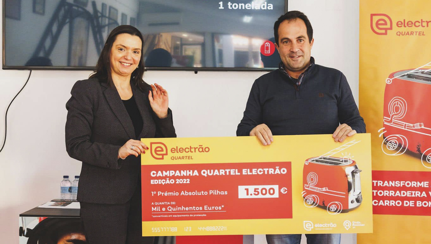 Bombeiros de Penafiel e Paco de Sousa premiados pelo Quartel Electrao