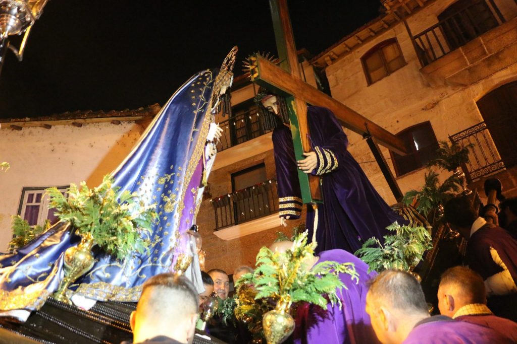 Milhares de velas iluminam as margens do Tâmega e Douro, cumprindo a tradição das Endoenças 4 endoencas