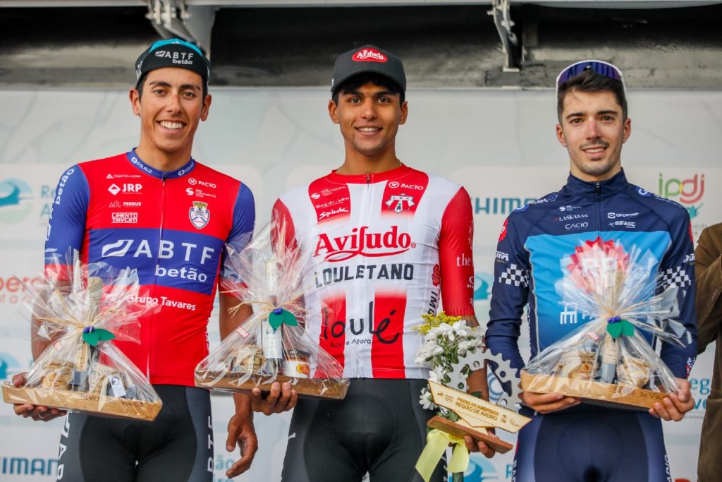 Tiago Leal no pódio da Prova de Abertura de ciclismo 4 Tiago Leal aveiro2fin