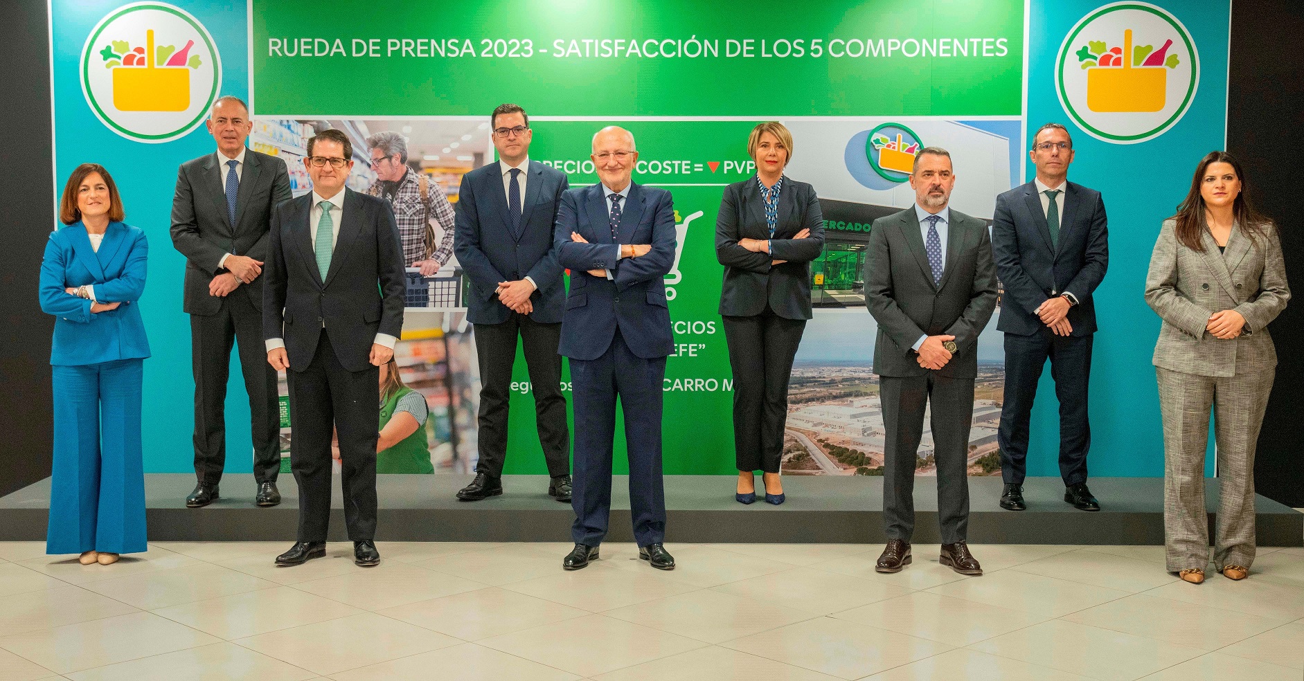 Juan Roig e membros do Comite de Direcao da Mercadona apos a Conferencia de Imprensa 2023