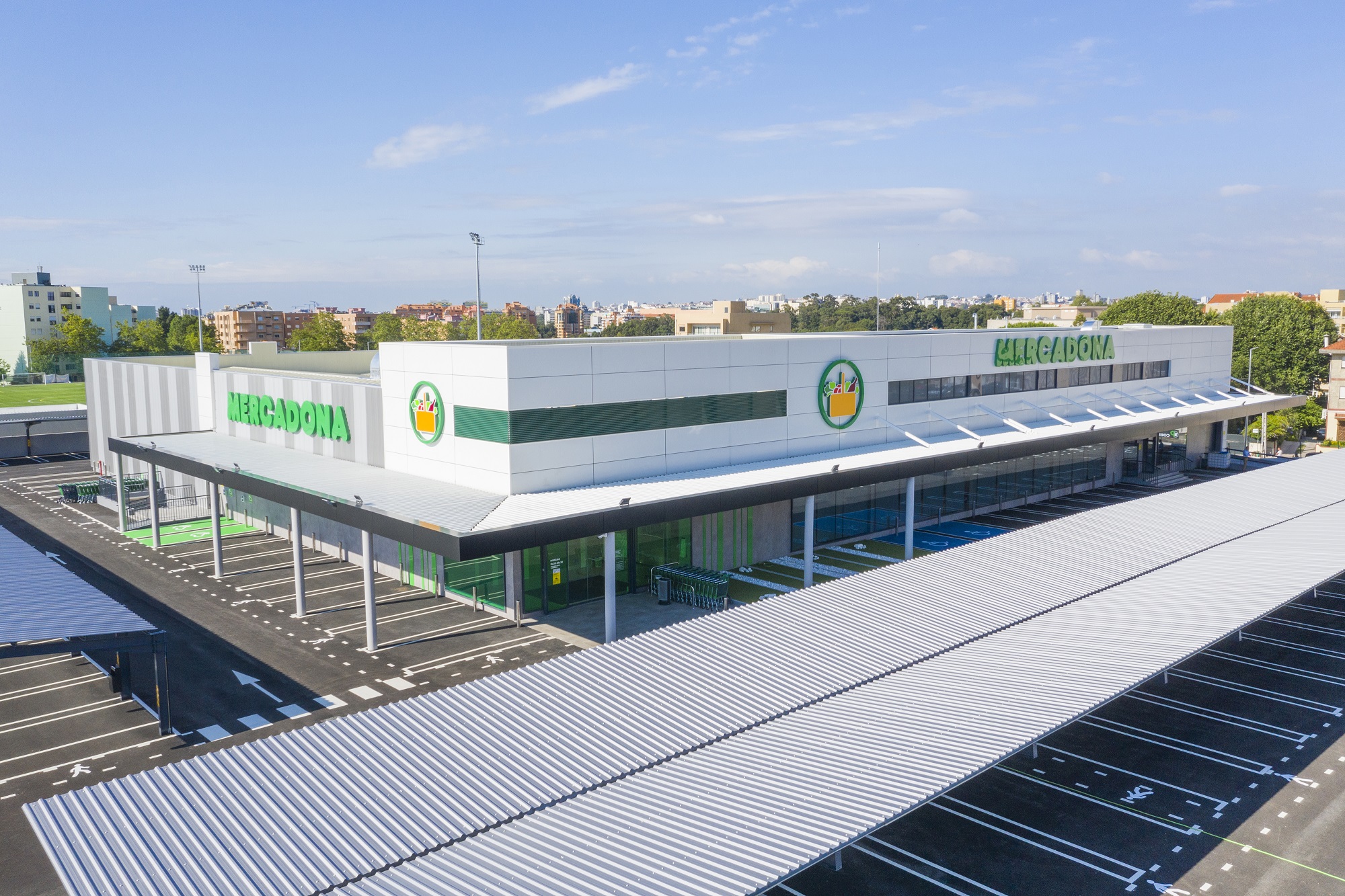 Supermercado de Canidelo Primeiro da Cadeia em Portugal