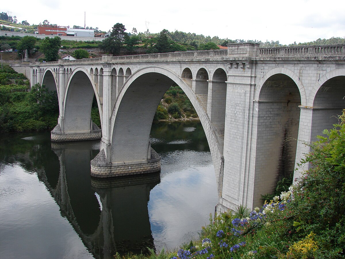Ponte de Pedra Stone Bridge