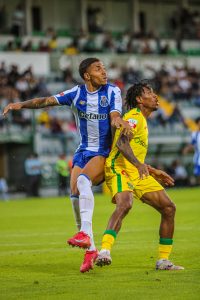 Paços e Porto.