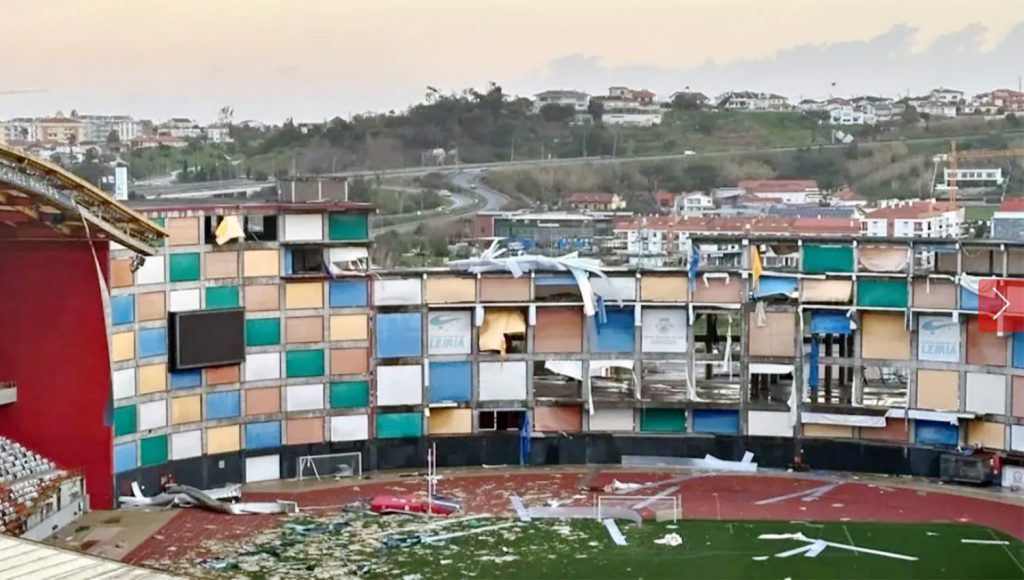Estragos da tempestade no Estádio do Leiria obrigam a adiar jogo com o Paços 1 LeiriaEstadio