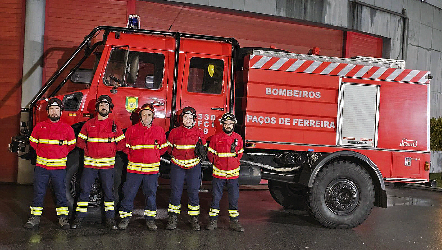 Bombeiros de Paços de Ferreira reforçam socorro no Distrito de Leiria 3 BombeiroPACOS