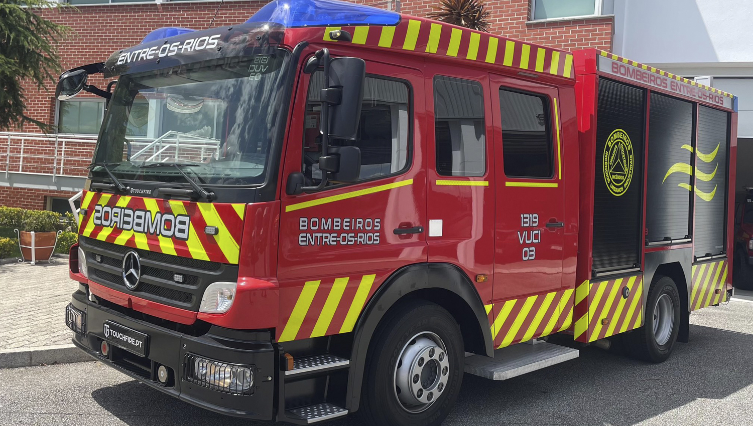 Junta de Freguesia de Rio de Moinhos promove peditório solidário para apoiar Bombeiros de Entre-os-Rios 3 bombeiros 1