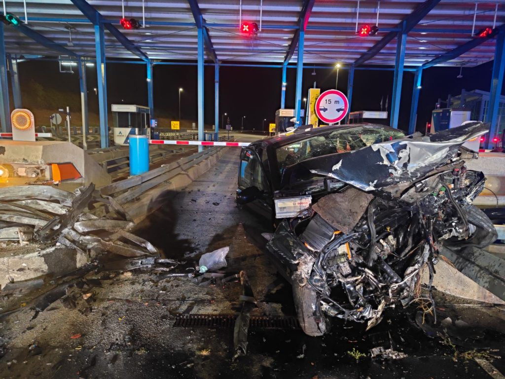 Homem ferido com gravidade após embater contra separador das portagens da A42 em Felgueiras 5 WhatsApp Image 2026 04 10 at 06.53.37