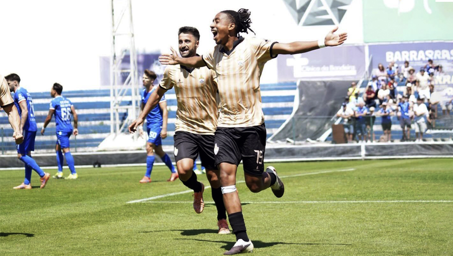Ricardo Brito ajuda a carimbar subida do SC Vianense à Liga 3 3 Brito Vianense
