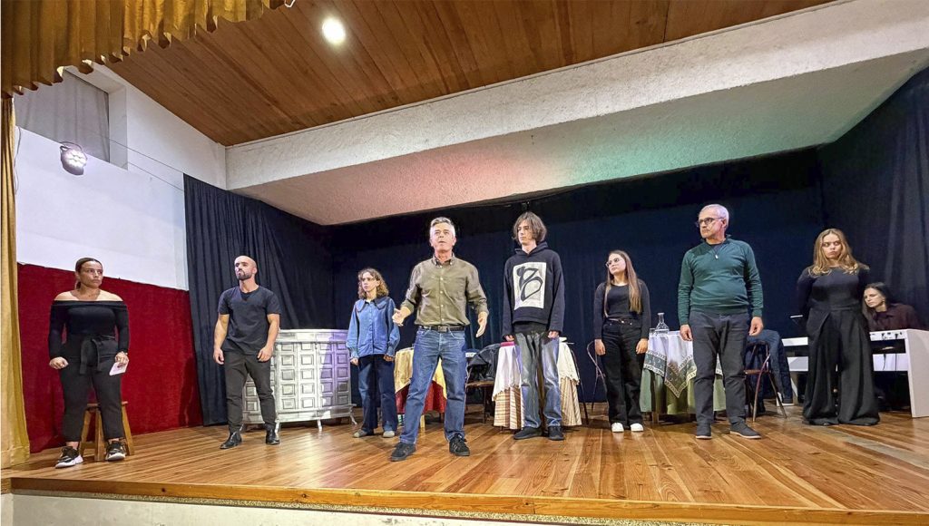 Figueiró assiste à estreia do espetáculo "Uma Coisa Em Forma de Assim" pelo Teatro Caminhada 1 TeatroCaminhada final
