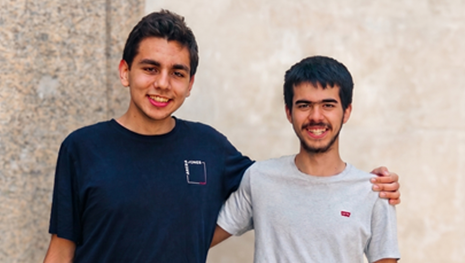 Dois estudantes de Paredes representam Portugal nas Olimpíadas Internacionais de Física na Colômbia 3 alunos paredes