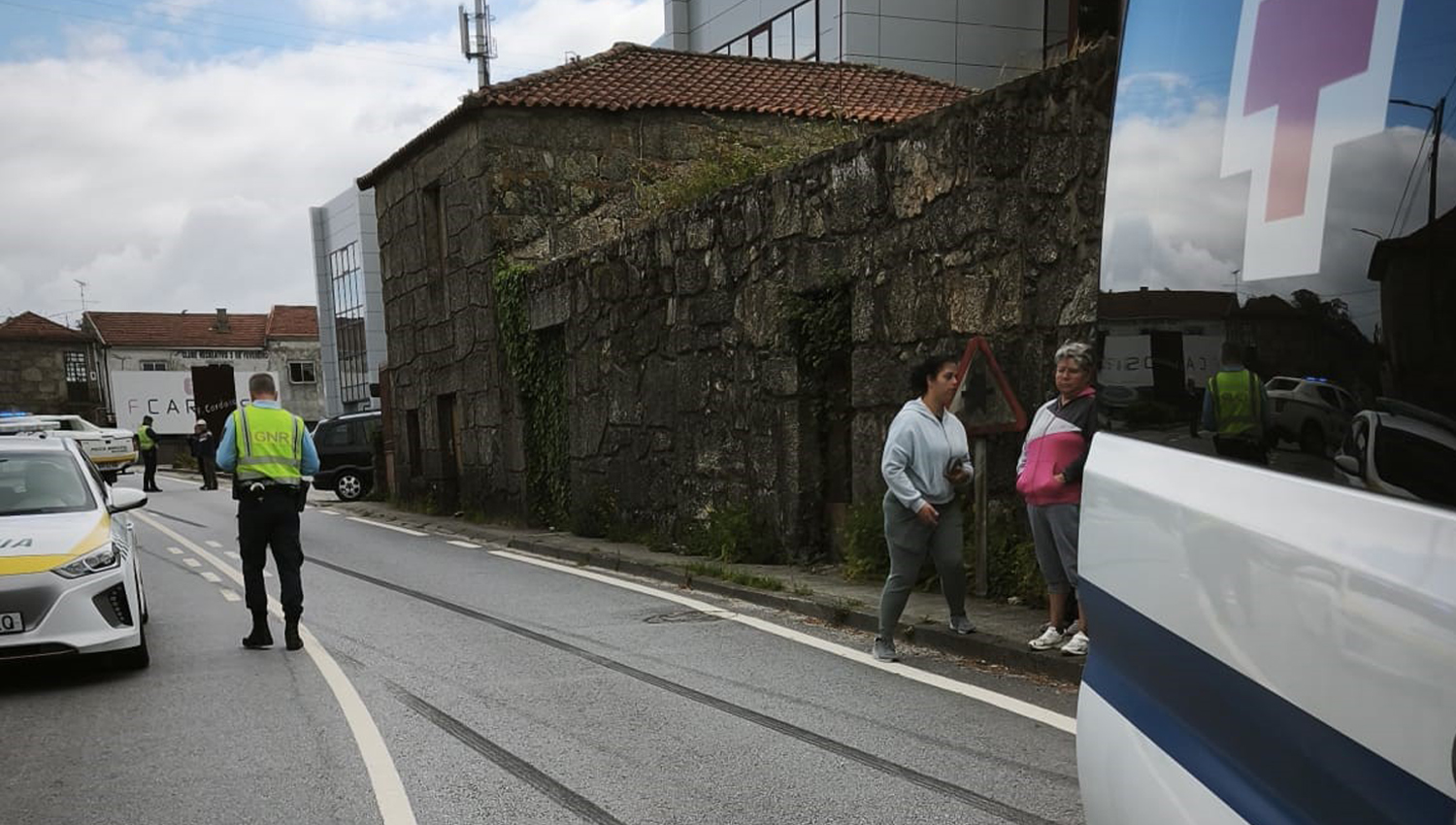 Agente da Polícia Municipal de Paços de Ferreira atropelada durante serviço 3 pm