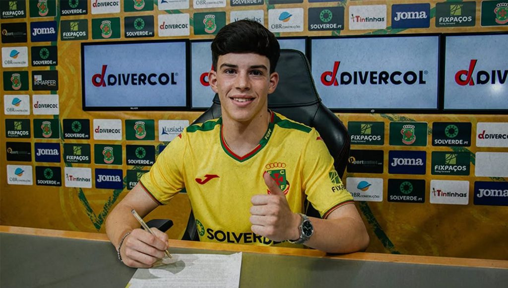 FC Paços de Ferreira segura promessa Gabi Coelho com contrato profissional 1 GabiCoelho1