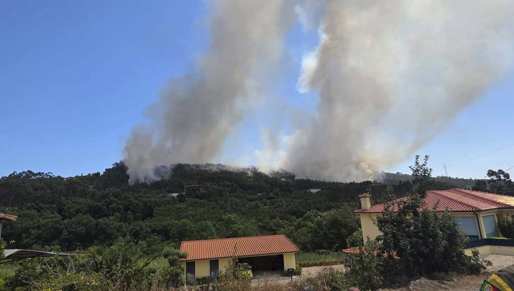 DuasIgrejasIncendio
