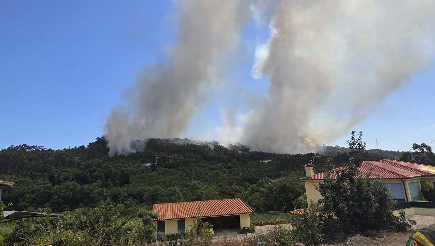 DuasIgrejasIncendio