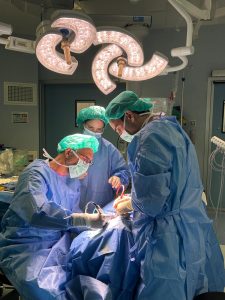 Hospital CUF Arrifana de Sousa realiza cirurgia pioneira na regiao com implante que mantem a funcionalidade auditiva