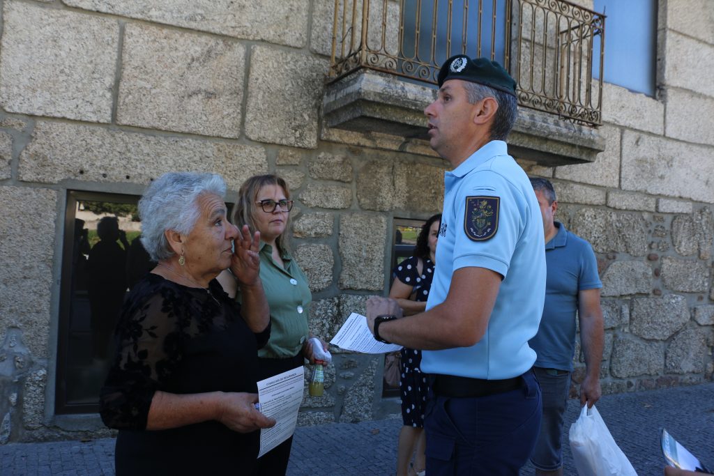 “Mais vale prevenir do que remediar”: GNR reforça sensibilização contra burlas no distrito do Porto 4 IMG 9089