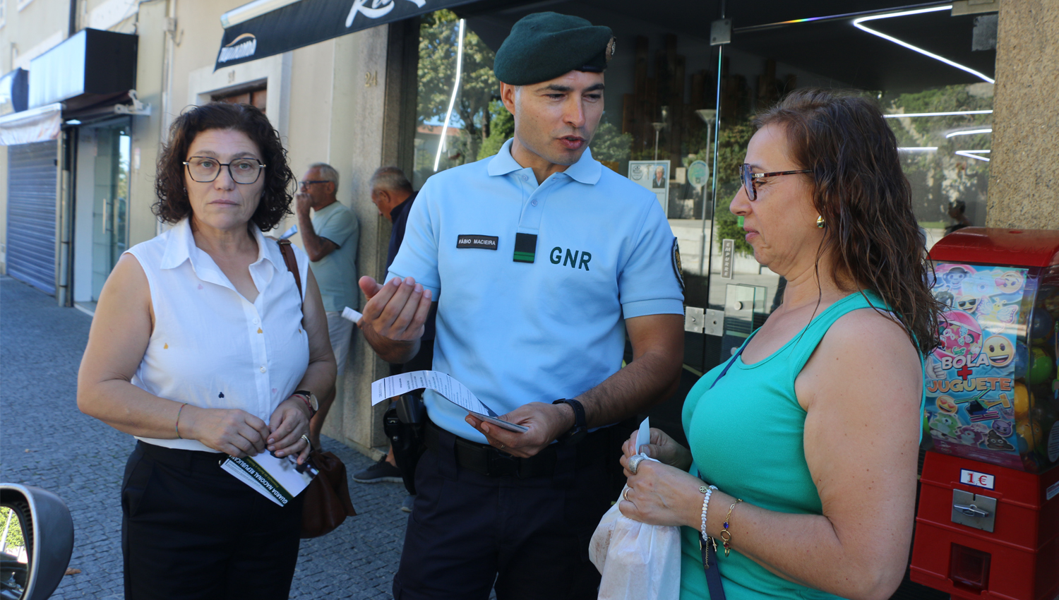 “Mais vale prevenir do que remediar”: GNR reforça sensibilização contra burlas no distrito do Porto 3 gnr1