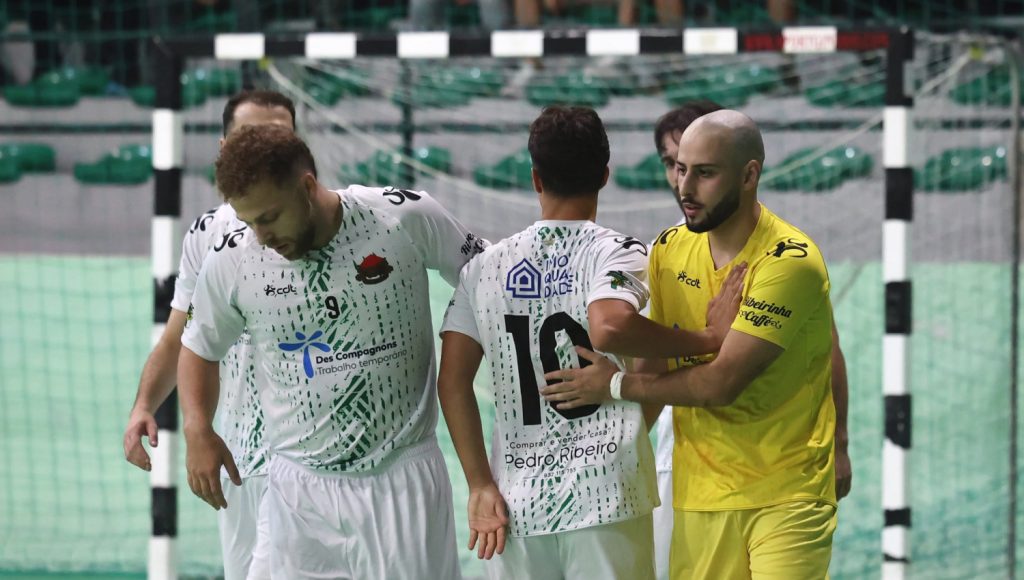 ARC Moinhos estreia-se com empate a três golos frente à AA Leça na 1ª Divisão Distrital de Futsal 1 ARCMoinhosFutsal26