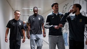 Futebol e Prevenção de Mãos Dadas: Atletas de Vitória SC e FC Paços de Ferreira Unidos pelo Outubro Rosa 7 PacosIPO Guimaraes