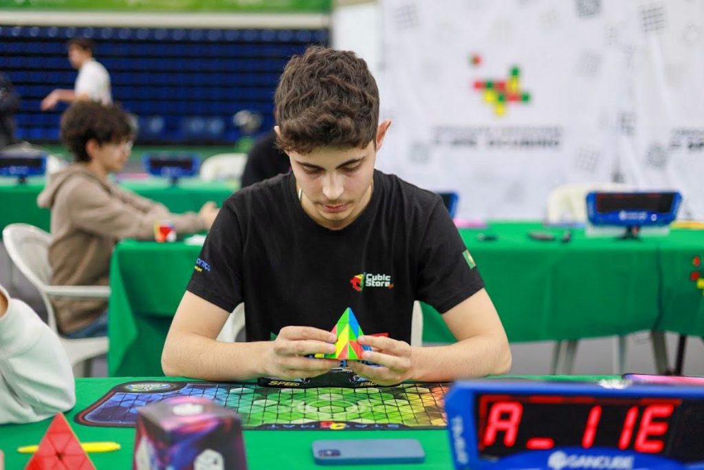 Martim Carvalho sagra-se campeão nacional de Pyraminx no Luso 1 Piramix1