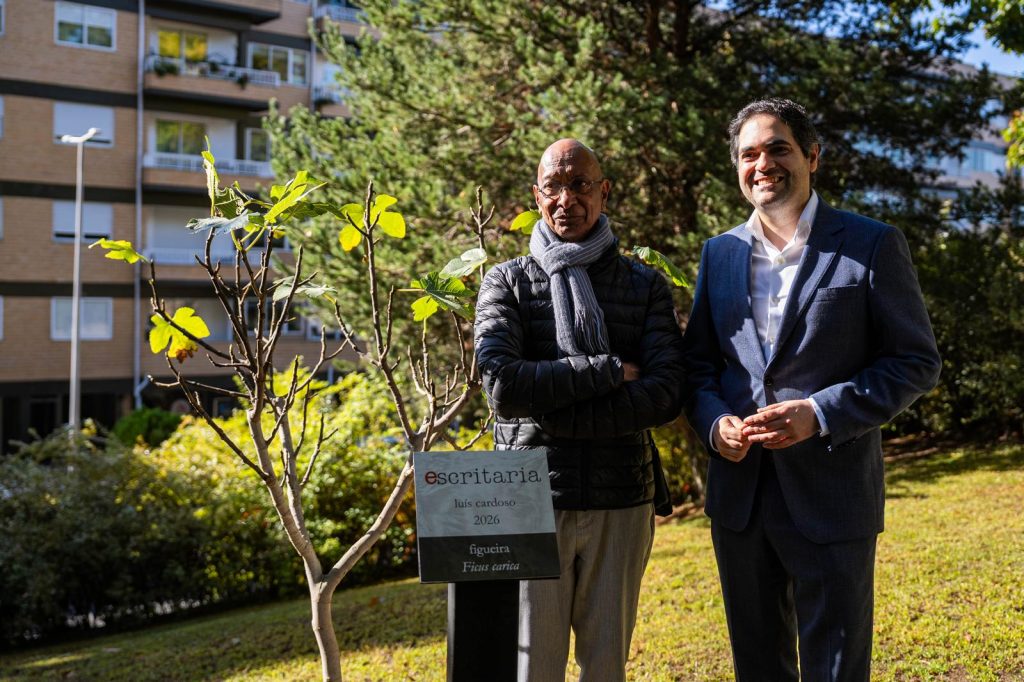 “Cada um faz o seu próprio destino e talha a pedra que o perdura no tempo” - Luís Cardoso eternizado em Penafiel na 19.ª Escritaria 5 WhatsApp Image 2026 10 23 at 16.11.32