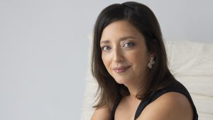 Susana Oliveira lança primeiro livro e reverte receitas para a Associação para o Desenvolvimento da Portela 9 susana